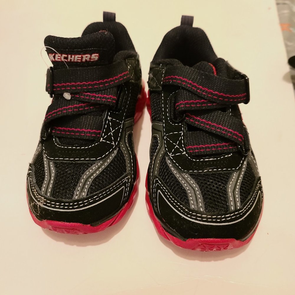 OshKosh B'Gosh Gray Red Sneakers SIZE 10 Very Good